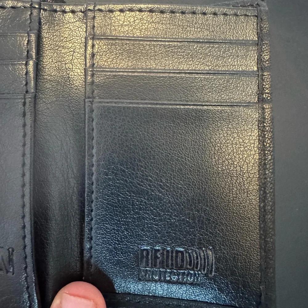 True Religion Black Leather Trifold Men’s Wallet. RFID Protection. New In Box.